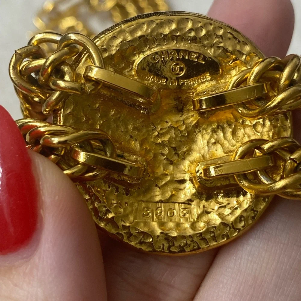 Vintage Chanel double chain medallion 31 Rue Cambon - Picture 6 of 6